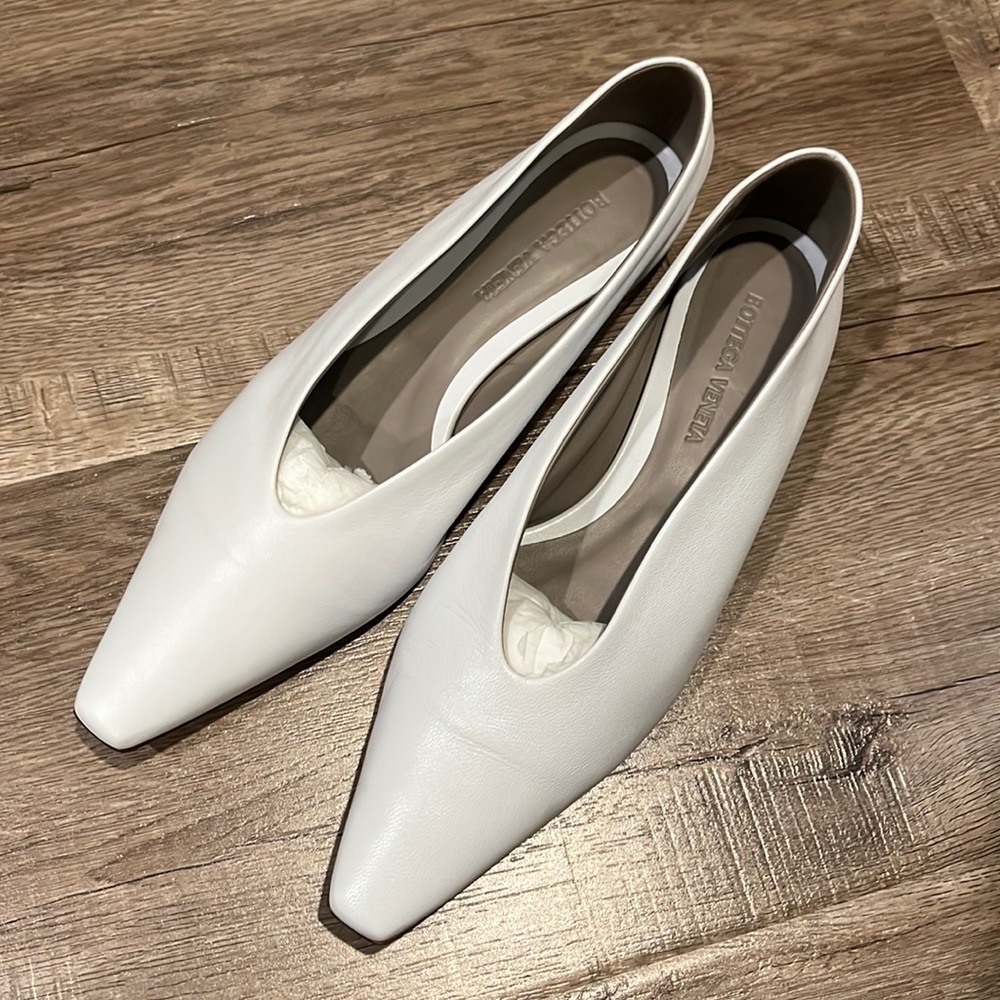 Bottega Veneta Almond Flats, size 37.5, white